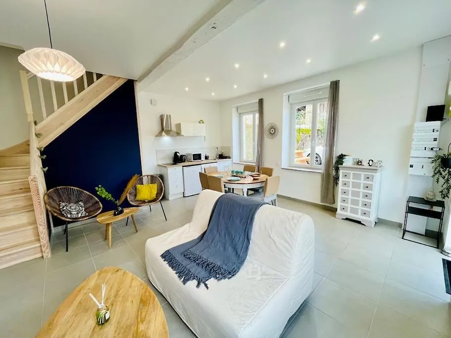 La Maison L'Oiseau Bleu Saint-Victor-de-Morestel Holiday home